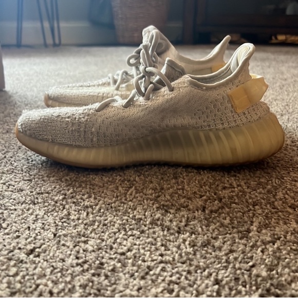 Yeezy 350 light v2 ,og box - Picture 5 of 5